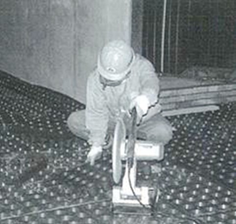 배수판 컷팅기로 절단